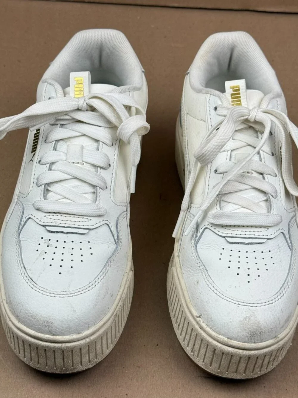 Women's Puma White Sneakers Size 8.5 Needs Cleaning